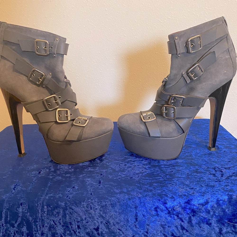 Taccetti suede booties. Size 39/8.5